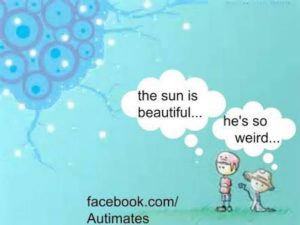 Descrição de imagem: Menino olha em direçnao ao sol e pensa: "como o sol é lindo..." O companheiro, pensa: "ele é tão estranho..."